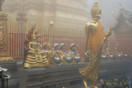 Chiang Mai - Doj Suthep, bidden in de mist