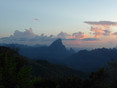 Uitzicht over de heuvels en dalen bij Muang Phou Khoun (midden Laos)